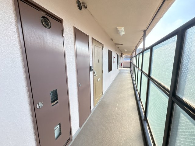 プレ東生駒のロビー