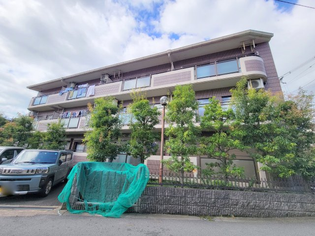 プレ東生駒の外観