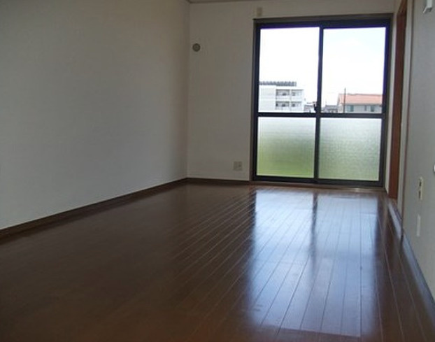 コンフォートヴィラ【キャッシュバック対象物件】の居間・リビング|おしゃれな居間です