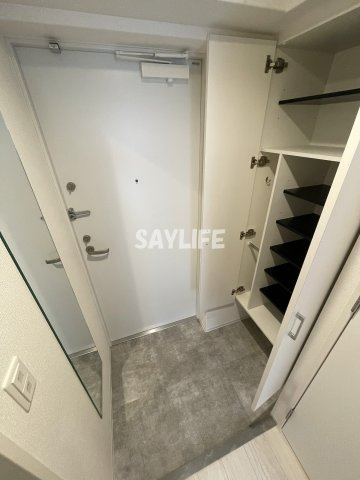 Alivis放出の玄関