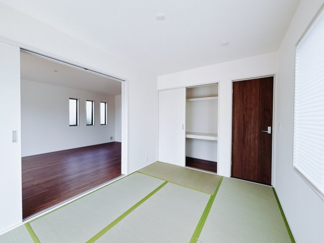 【新築戸建】前橋市上増田町第3 の和室|■1階和室｜和室でしか味わえない畳ならではの香りや素材で和のやすらぎを感じてください♪休日はお子様とお昼寝するのにも最適です！