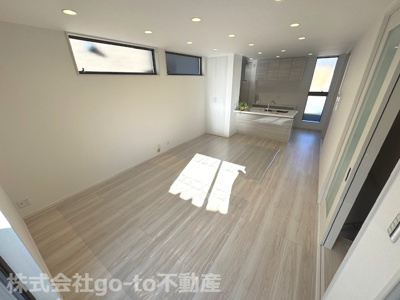 【居間・リビング】 | 明石市野々上1丁目 | 2階、約16.3帖のLDK