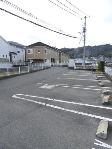 グランドールセレノＢの駐車場|車をお持ちの方に嬉しい駐車場付きの物件です