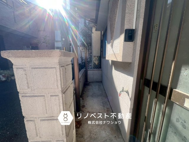 東大阪市鷹殿町のエントランス|【リノベスト不動産】土日祝も営業中！HPより来店予約も可能です◎