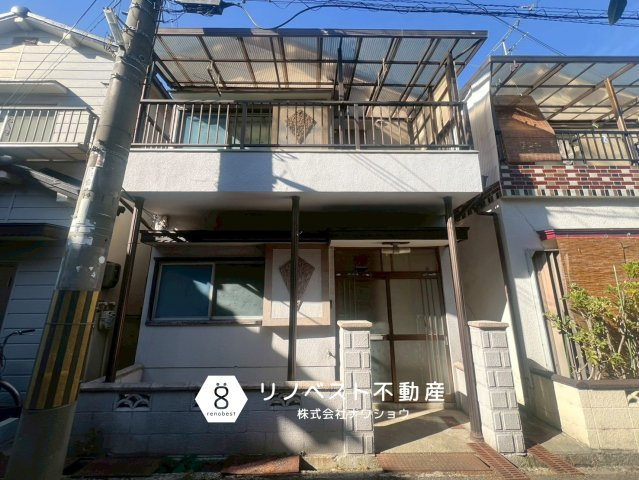 東大阪市鷹殿町の外観|昔ながらの住宅街に立地する中古戸建。
一括での購入もご検討いただけます♪