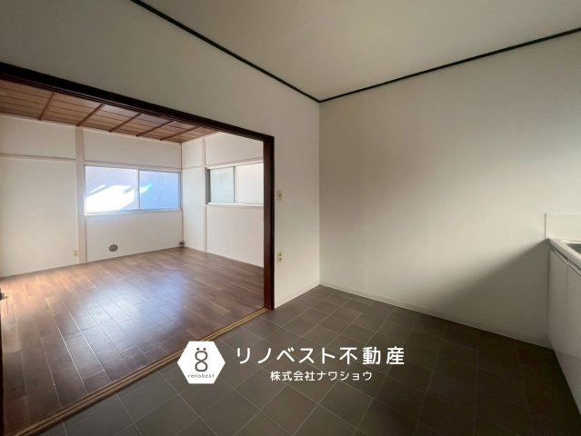 東大阪市鷹殿町の居間・リビング|約6帖の洋室。
使い勝手の良い間取りです◎