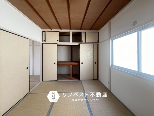 東大阪市鷹殿町の収納|大容量の2段タイプの押入れ。
季節物の布団収納に便利ですね♪