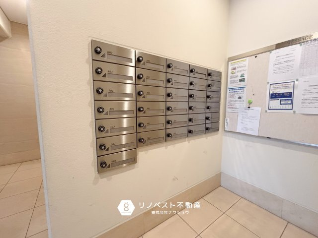 サーパス小阪のその他共用部分|1フロアにつき3戸と他の住人の方と顔を合わせる機会も少なそうですね！