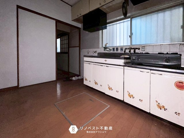 東大阪市上小阪３丁目のキッチン|大容量の収納付きのキッチンです◎
窓付きなので明るく作業がしやすいです。