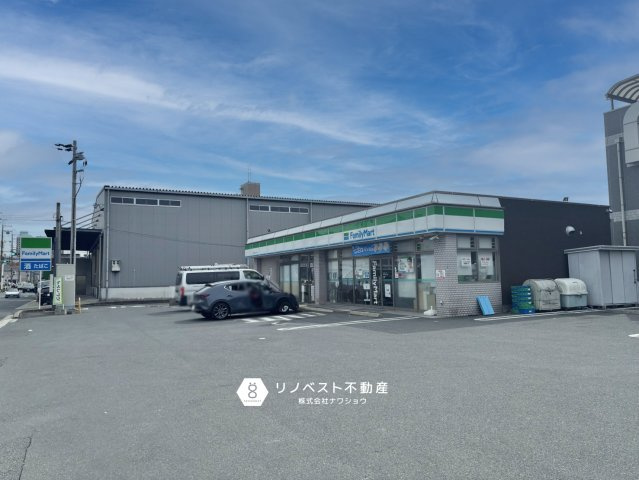 大阪市東成区深江南３丁目戸建の周辺|ファミリーマート高井田3丁目店まで徒歩約6分(約400ｍ)です。