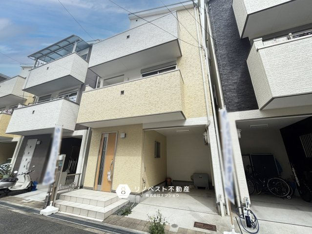 大阪市東成区深江南３丁目戸建の外観|前道約4.0ｍです。
軽自動車ですと駐車も楽々です♪