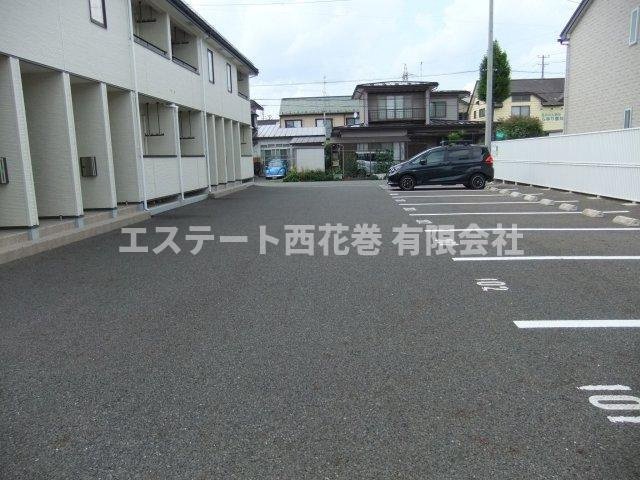ラフィーナの駐車場