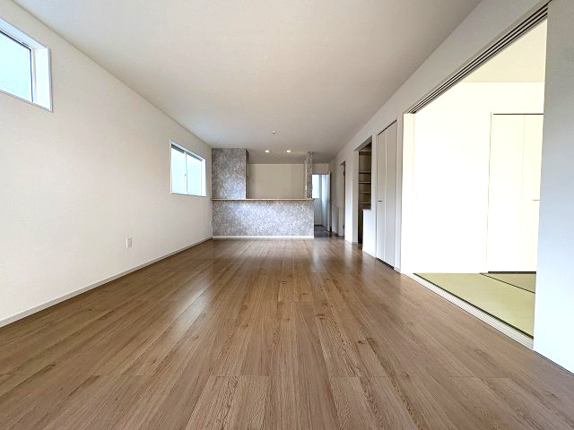 【居間・リビング】 | 糸島市荻浦3丁目1期・平屋　7号棟（全10区画）【仲介手数料無料・0円】 | 現地写真。