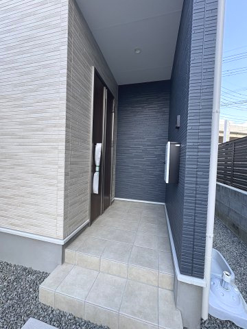 【玄関】 | 糸島市荻浦3丁目1期・平屋　7号棟（全10区画）【仲介手数料無料・0円】 | 現地写真。