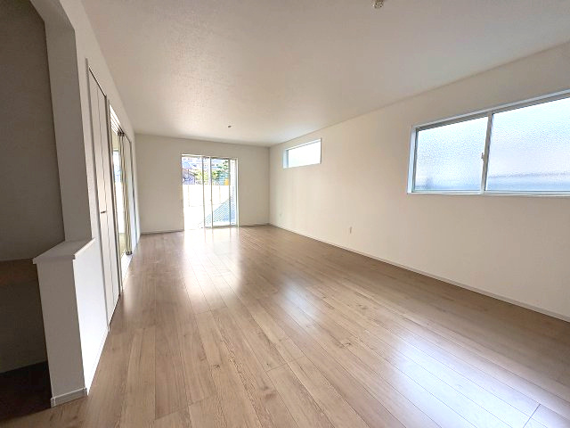 【居間・リビング】 | 糸島市荻浦3丁目1期・平屋　7号棟（全10区画）【仲介手数料無料・0円】 | 現地写真。