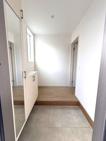 【玄関】 | 糸島市荻浦3丁目1期・平屋　7号棟（全10区画）【仲介手数料無料・0円】 | 現地写真。