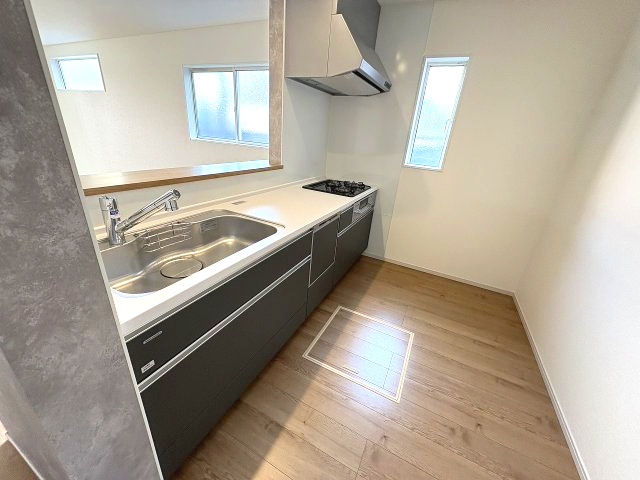 【キッチン】 | 糸島市荻浦3丁目1期・平屋　7号棟（全10区画）【仲介手数料無料・0円】 | 現地写真。