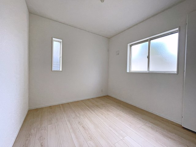 新築戸建・新築建売　郡山市菜根第8　桜小・第三中の洋室|5帖の洋室はコンパクトなので空調効率が高く過ごしやすいプライベートルーム！
