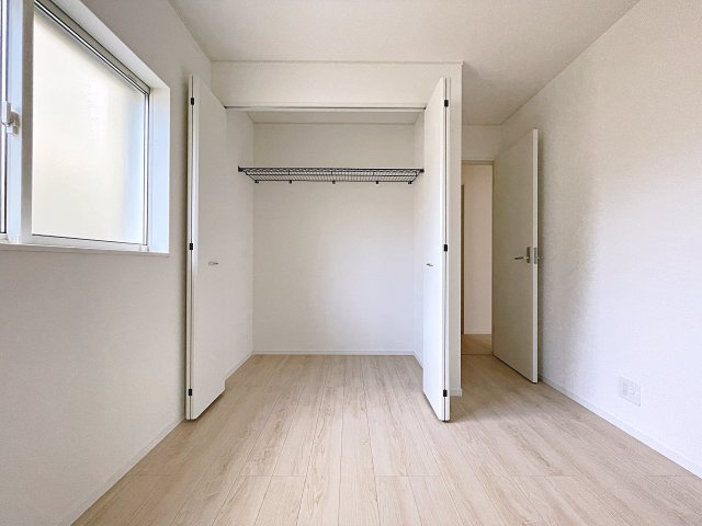 新築戸建・新築建売　郡山市菜根第8　桜小・第三中の洋室|全居室収納完備！収納が多いとお部屋もスッキリします！