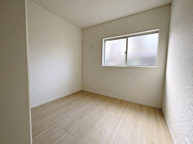 新築戸建・新築建売　郡山市菜根第8　桜小・第三中の洋室|5帖の洋室はシンプルなので様々なテイストのインテリアも合いそうですね！