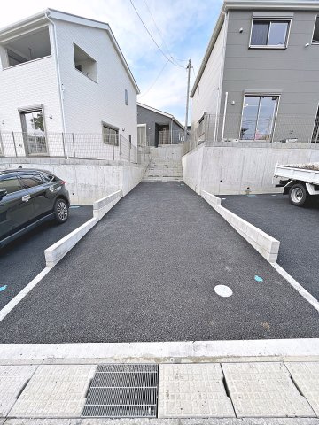新築戸建・新築建売　郡山市菜根第8　桜小・第三中の駐車場|駐車スペースは縦列で2台可能です！（車種による）
