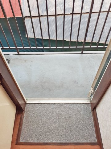 ベルハイツ長瀬A棟の玄関