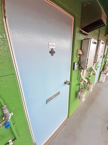 ベルハイツ長瀬A棟の玄関