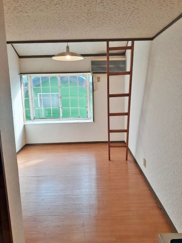 ベルハイツ長瀬A棟の洋室