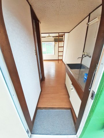 ベルハイツ長瀬A棟の玄関