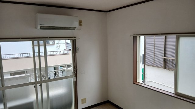 フローラルハイツ若葉の洋室