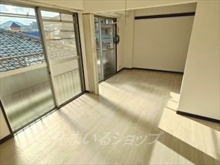 山田ビルの居間・リビング