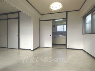 山田ビルの居間・リビング