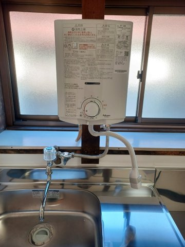 泉町綿貫様貸家のキッチン|給湯器