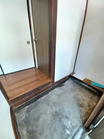 泉町綿貫様貸家の玄関