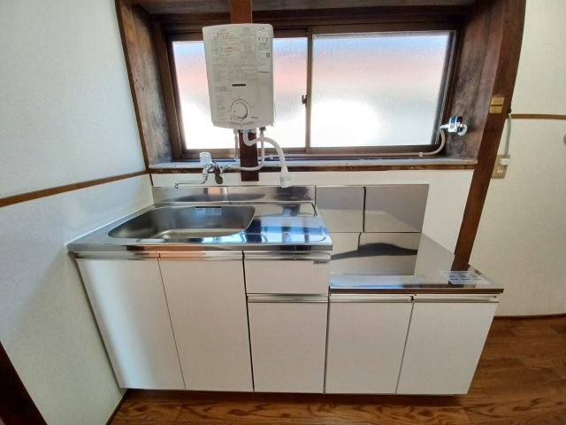 泉町綿貫様貸家のキッチン