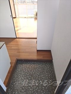 山田ビルの玄関