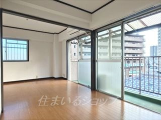 山田ビルの居間・リビング