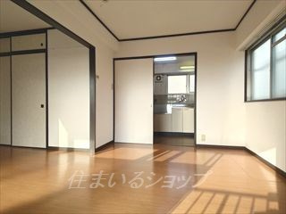 山田ビルの居間・リビング