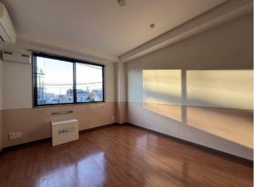 カーサ躑躅ヶ丘（カーサツツジガオカ）の居間・リビング|フローリングのお部屋☆