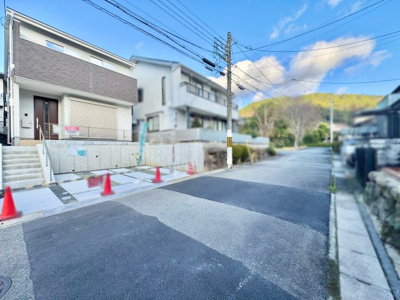 【前面道路含む現地写真】 | 伏見区醍醐古道町　新築戸建 | 《ローンの事やお家探しのご相談は（株）ゆいホームにお任せ下さい。ちょっとした疑問にも解りやすくお応えします。》お気軽にどうぞ(^^)/