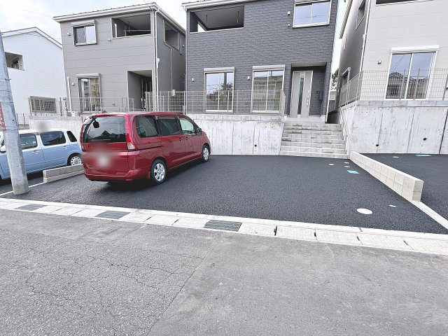 新築戸建・新築建売　郡山市菜根第8　桜小・第三中の駐車場|駐車スペースは3台可能です！（車種による）
