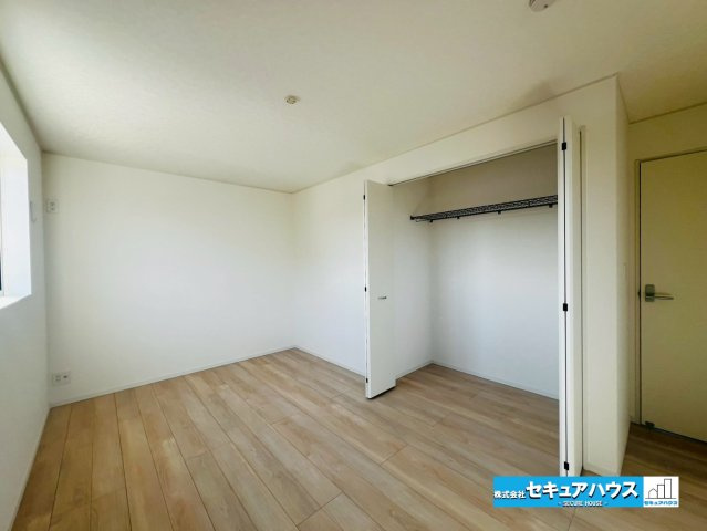 【今からご案内可能】東海市富木島町西長口 全3棟の洋室|【洋室】
◆お子様のお部屋や主寝室、来客時の宿泊室、趣味のお部屋としてもご利用いただけます♪