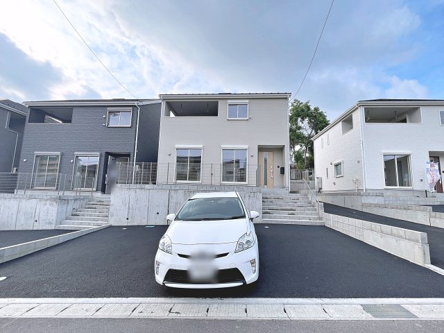 新築戸建・新築建売　郡山市菜根第8　桜小・第三中の駐車場|駐車スペースは並列3台可能です！（車種による）