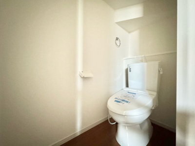 【トイレ】 | 城陽市平川西六反　新築戸建 | 暖房便座、温水洗浄機能付きで寒い時期も安心です。