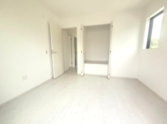 【洋室】 | 安芸郡熊野町川角2丁目　全4区画　NO2【51坪】 | 2階5.2帖南向き洋室。