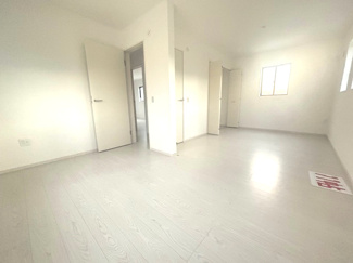 【洋室】 | 安芸郡熊野町川角2丁目　全4区画　NO2【51坪】 | 2階広々11帖洋室。将来間仕切りも付けれます。