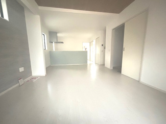 【居間・リビング】 | 安芸郡熊野町川角2丁目　全4区画　NO2【51坪】 | ゆったりとした17.2帖の南向きリビングです