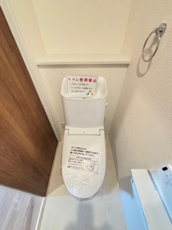 【トイレ】 | 佐伯区三筋2（楽々園駅）全6区画　NO5【角地】 | シンプルなデザインはお掃除やしやすく衛生的。温水洗浄便座付き　トイレ×２
