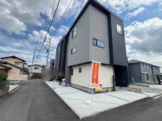 【前面道路含む現地写真】 | 佐伯区三筋2（楽々園駅）全6区画　NO5【角地】 | 解放感のある角地の邸宅です☆