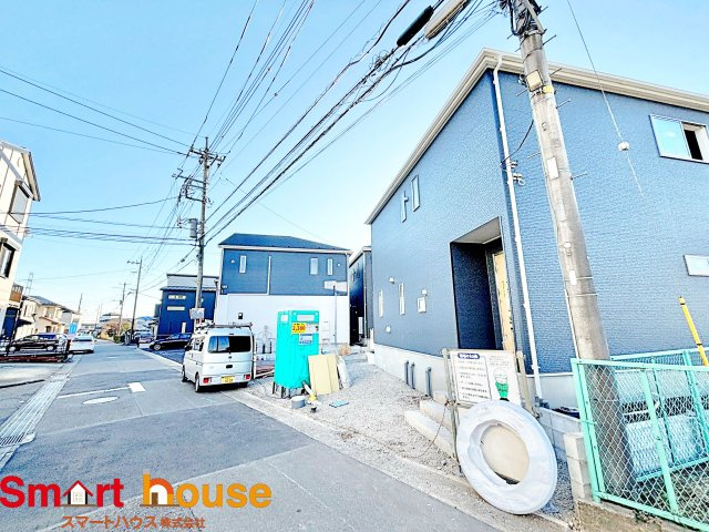 愛川町中津第134　新築3棟の前面道路含む現地写真